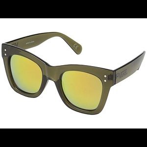 NWT Vans woman’s Sunny Daze Sunglasses Grape Retro